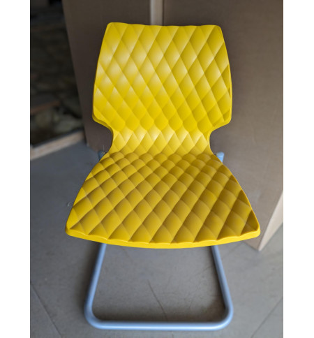 CHAISE DE COLLECTIVITE UNI 544 JAUNE PIETEMENT  VR ALU RAL9006