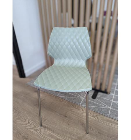 Chaise de collectivité UNI coloris vert boss pieds chromés